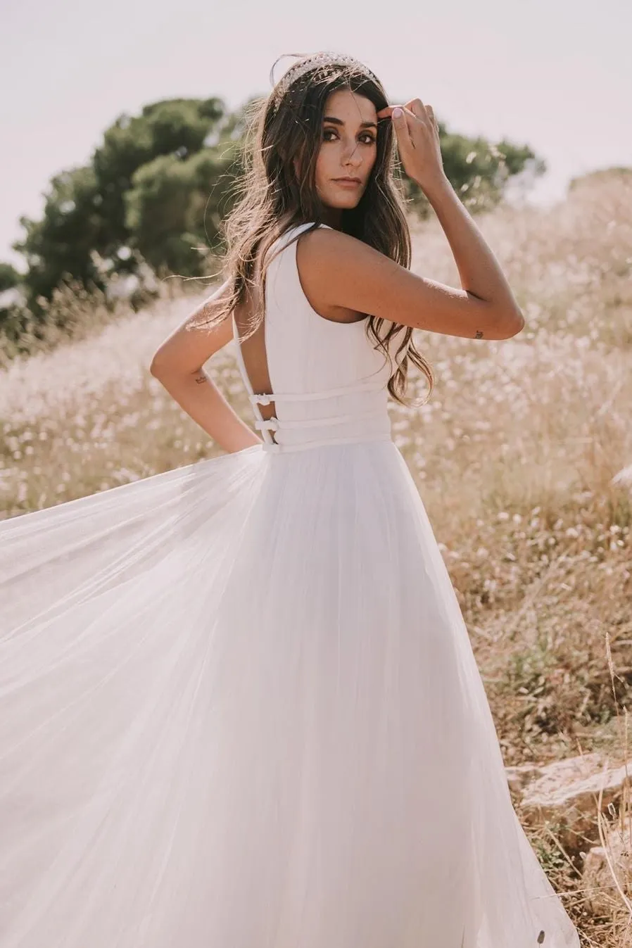 A-line Tulle Boho Wedding Dresses with Plunging V-neckline