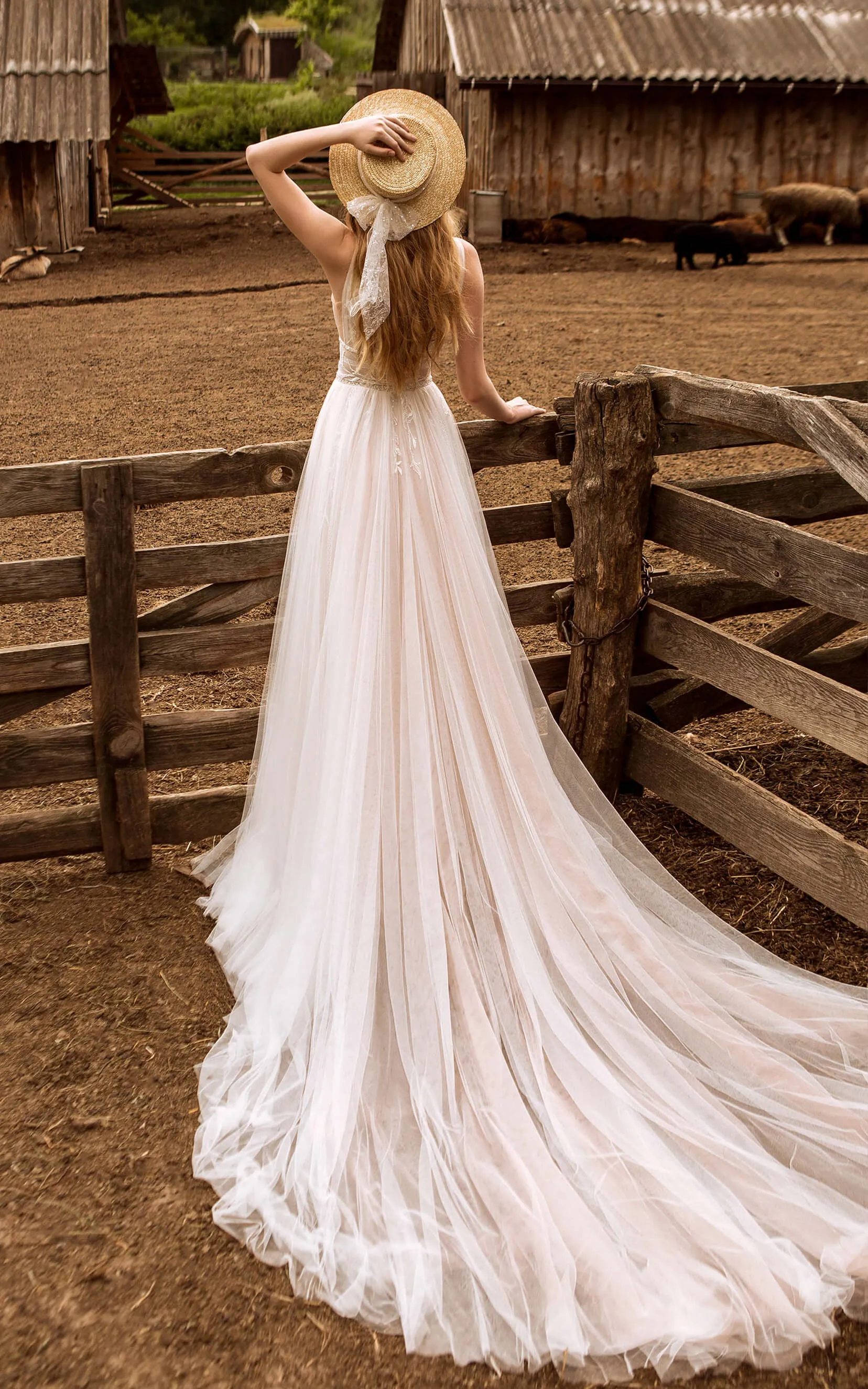 Elegant Tulle A-Line Wedding Dress with Plunging Neckline and Appliques Wedding Dress-716689