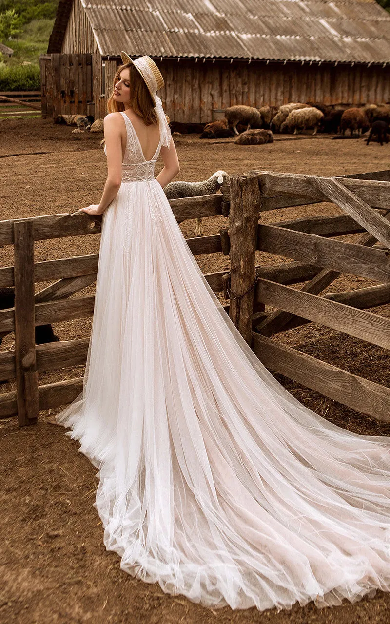 Elegant Tulle A-Line Wedding Dress with Plunging Neckline and Appliques Wedding Dress-716689