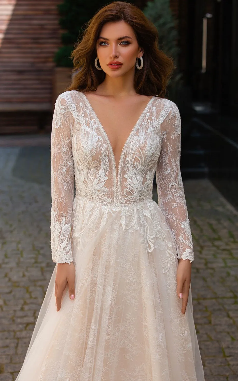 Long Sleeved A Line Plunging Neckline Tulle Wedding Dress with Appliques-716379