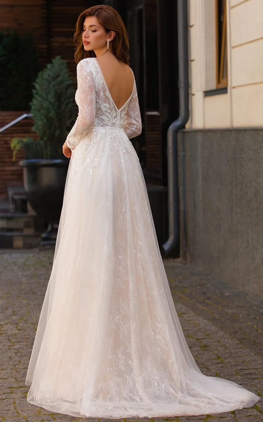 Long Sleeved A Line Plunging Neckline Tulle Wedding Dress with Appliques-716379