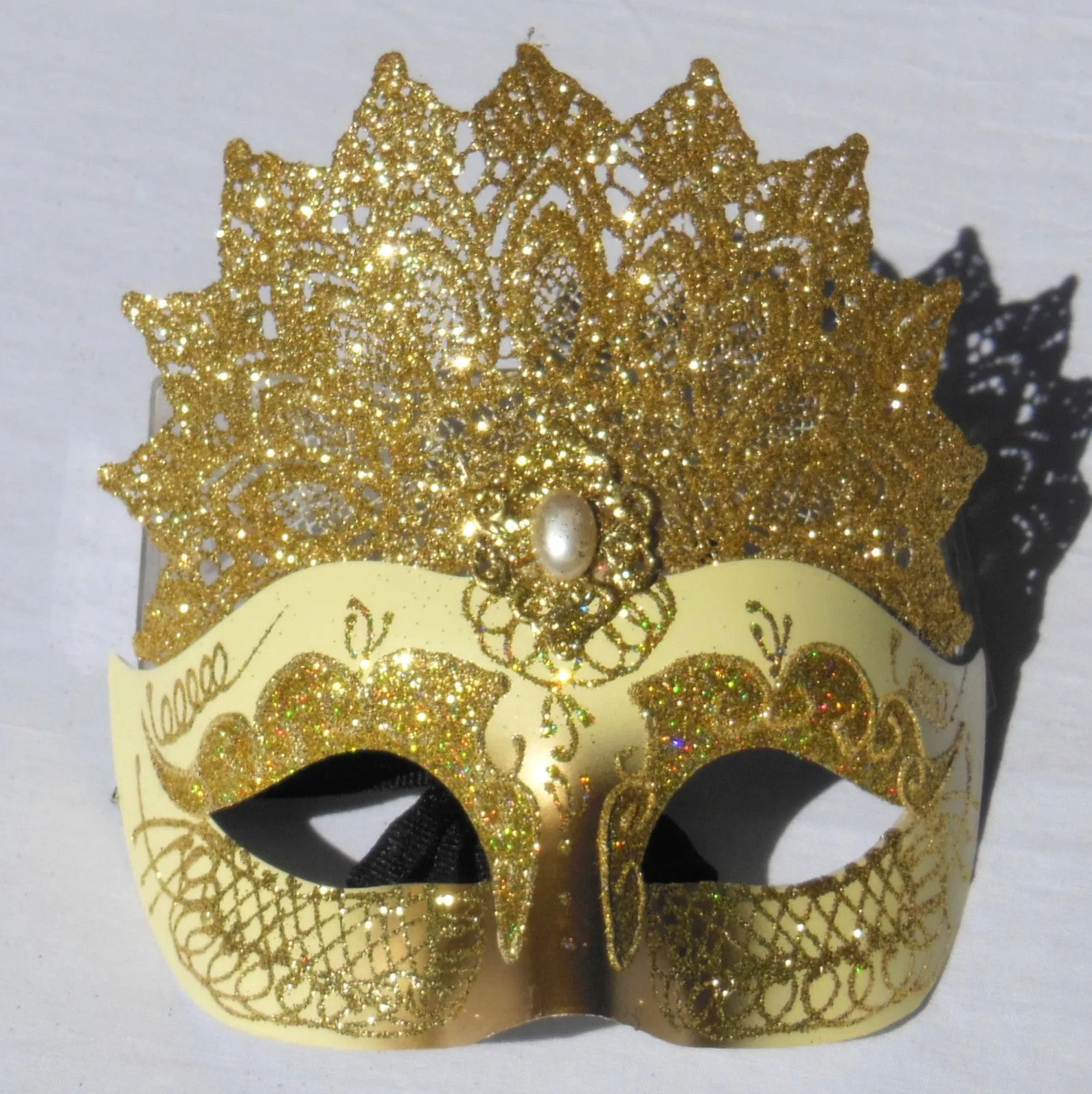 Madora Ball Eye Mask