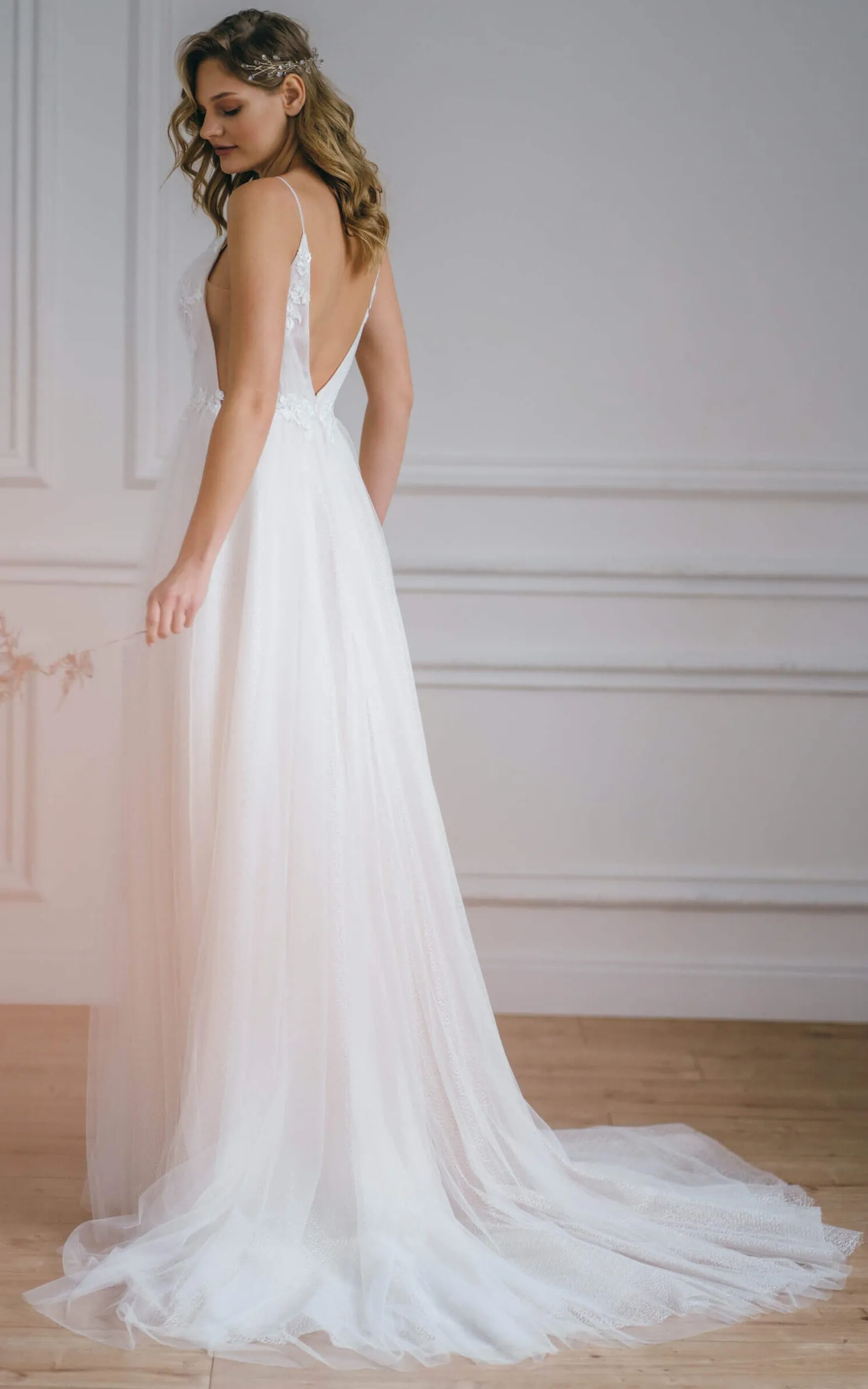Modern Brush Train Sleeveless Tulle A Line Deep-V Back Wedding Dress with Appliques-716285