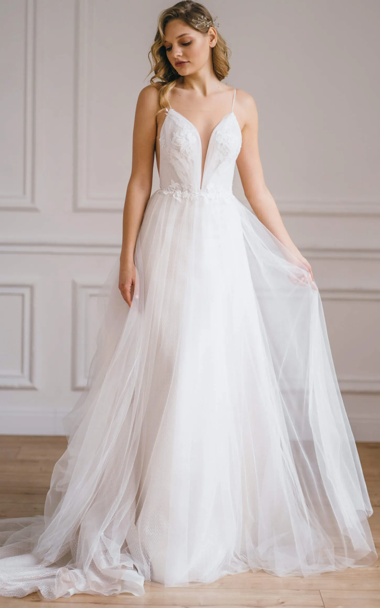 Modern Brush Train Sleeveless Tulle A Line Deep-V Back Wedding Dress with Appliques-716285