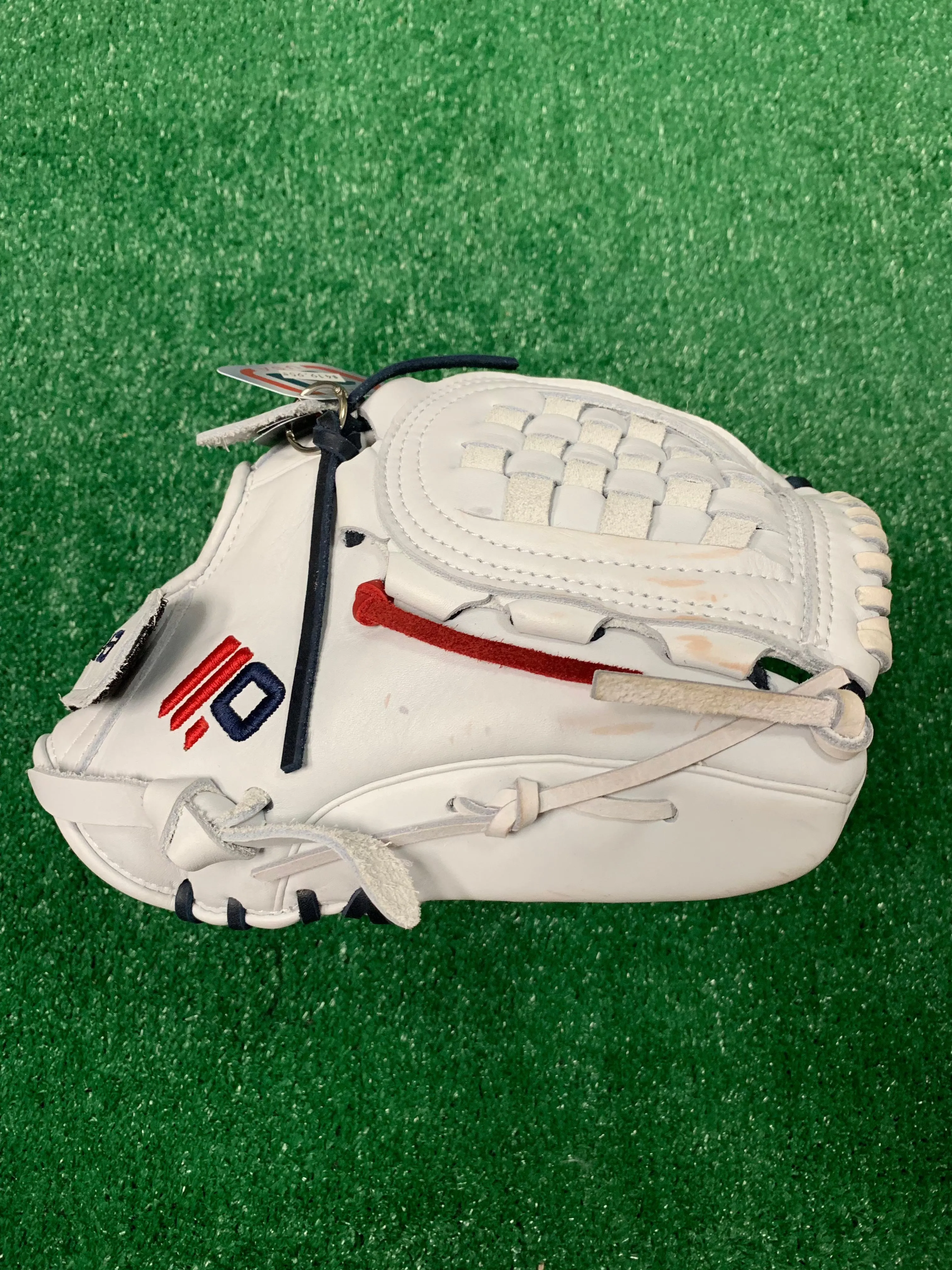 Nokona American Kip™ 12" Fastpitch Glove - White