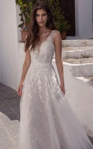 Simple A-Line Plunging Neck Tulle Wedding Dress with Appliques and Ruching-716423