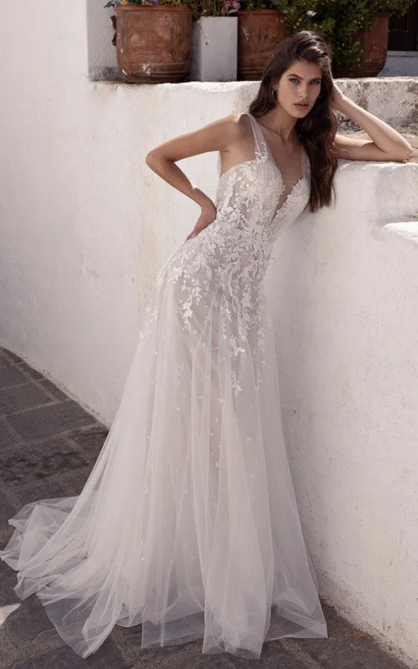 Simple A-Line Plunging Neck Tulle Wedding Dress with Appliques and Ruching-716423