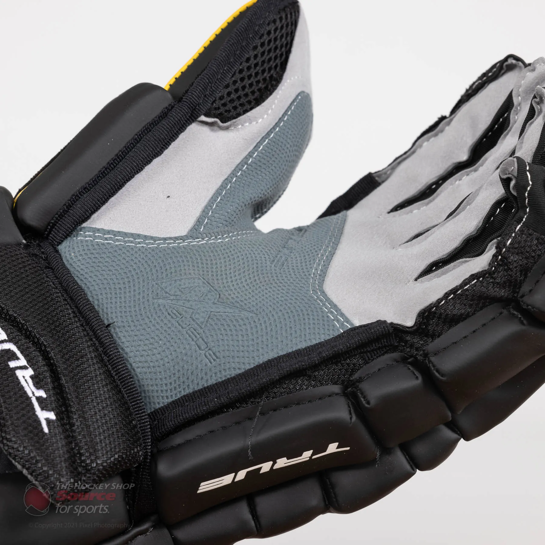 TRUE XC7 Senior Hockey Gloves