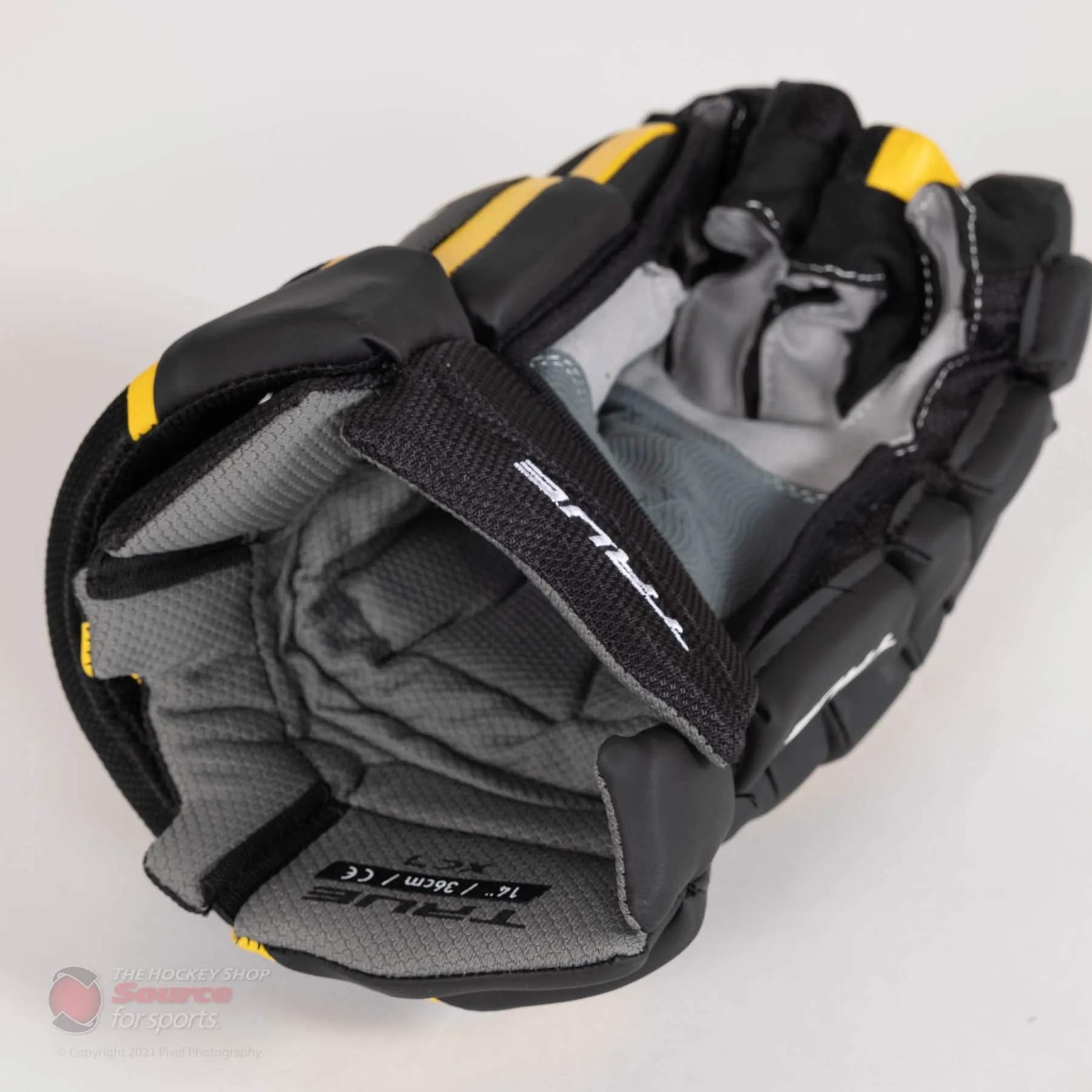 TRUE XC7 Senior Hockey Gloves