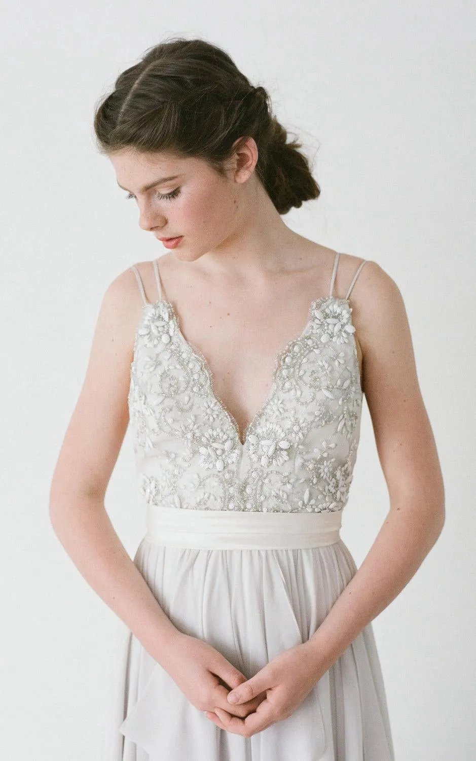 V-Neck Sleeveless Pleated Chiffon Dress With Back Bow-ET_711204